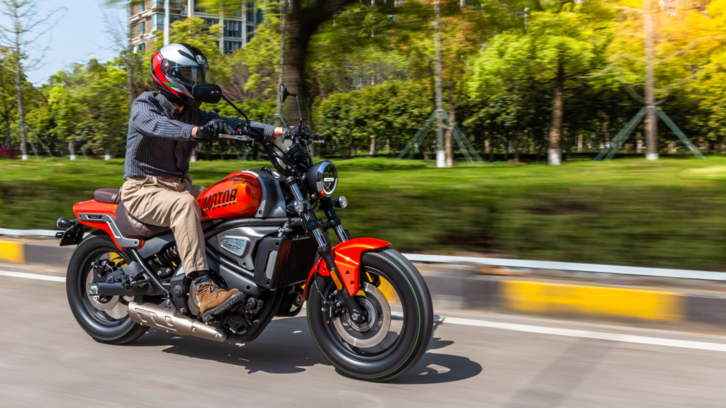 QJMOTOR SRV550ST out 3