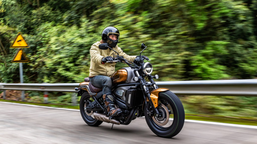 QJMOTOR SRV550ST out 5