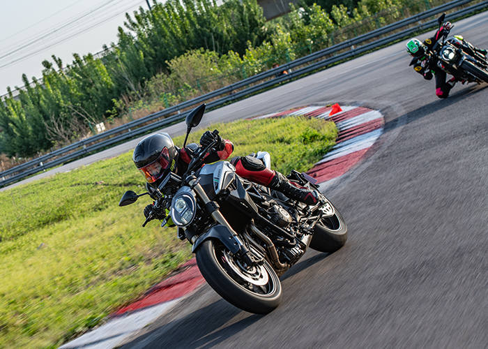QJMOTOR SRK 600 acc 1