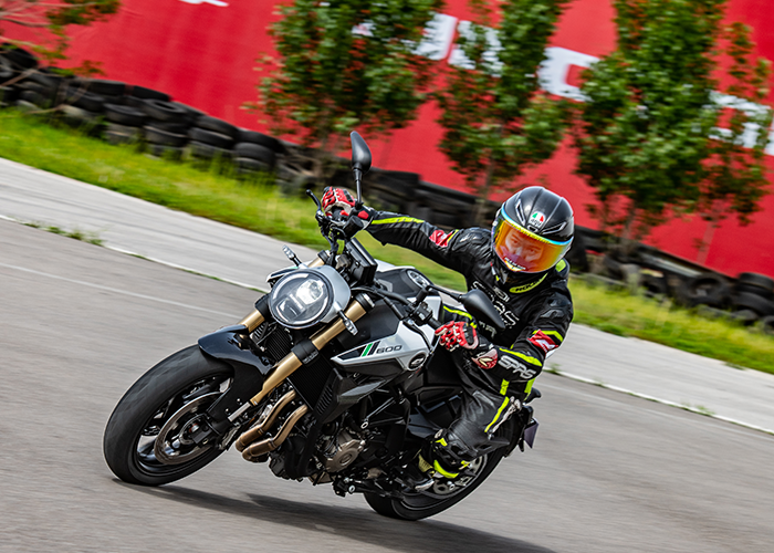 QJMOTOR SRK 600 acc 3