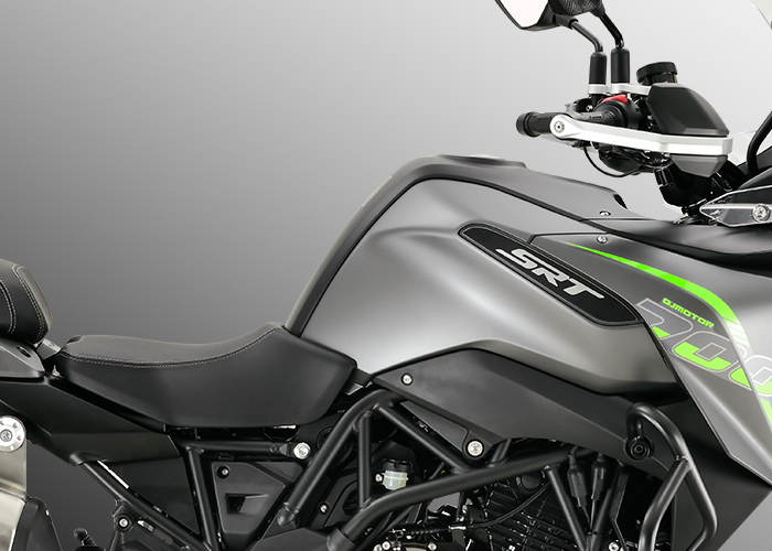 QJMOTOR SRT 700X Presencia
