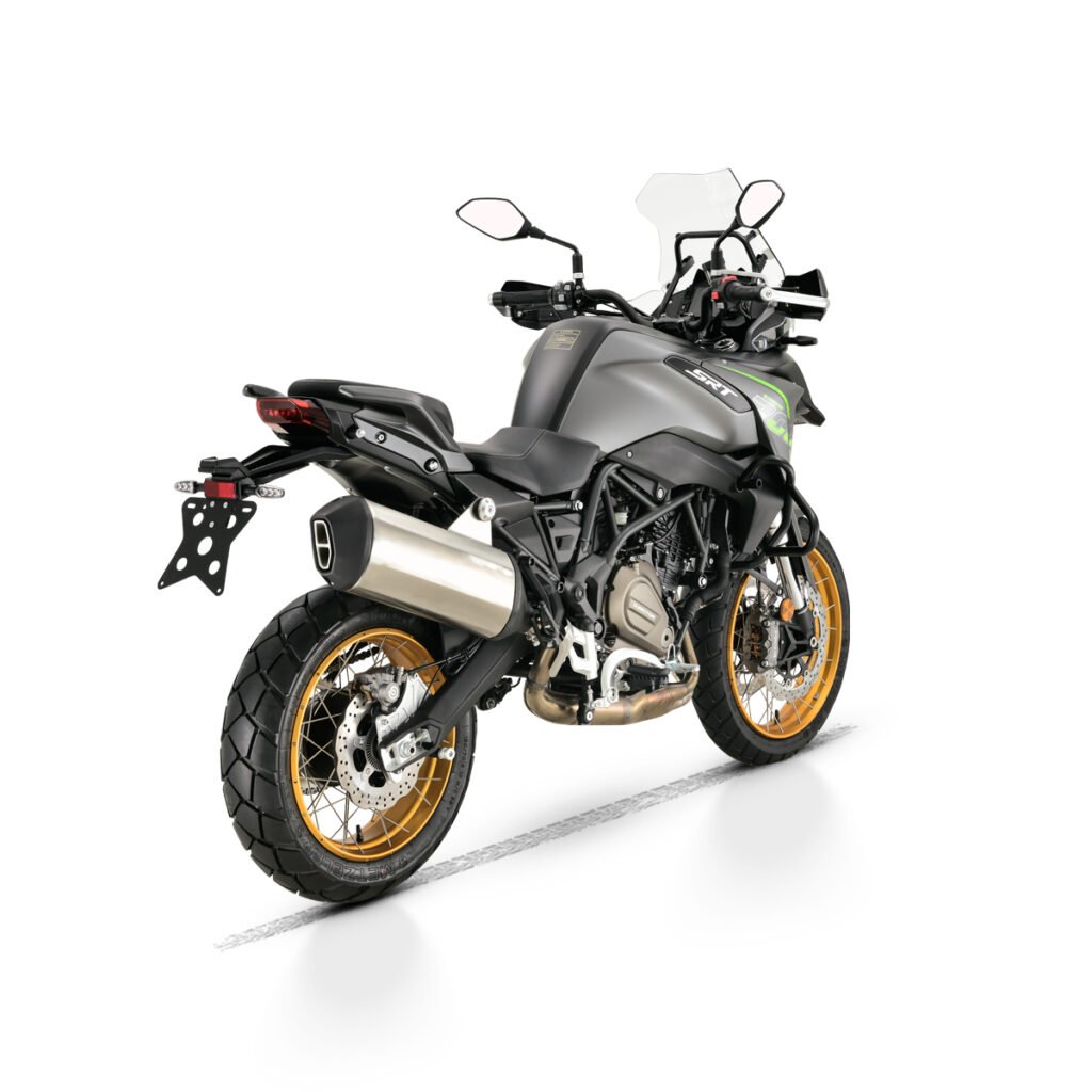 QJMOTOR SRT700X 45 derecha atrás