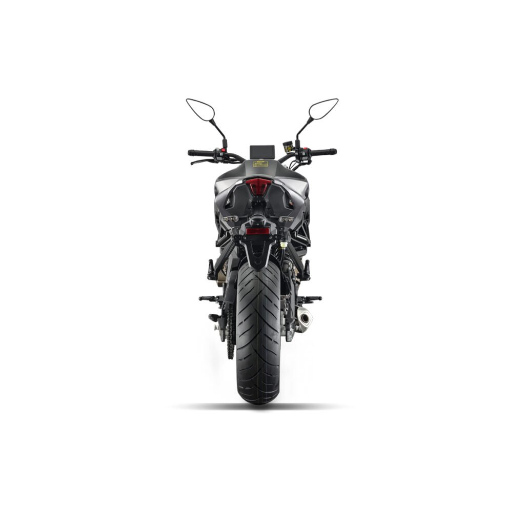 QJMOTOR SKR600 atrás 1200X1200