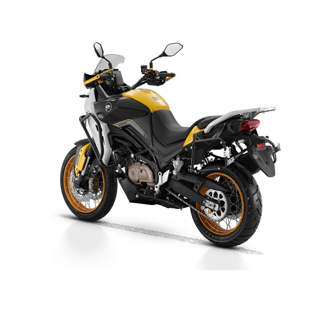 QJMOTOR SVT650 izquierda atrás 1200X1200