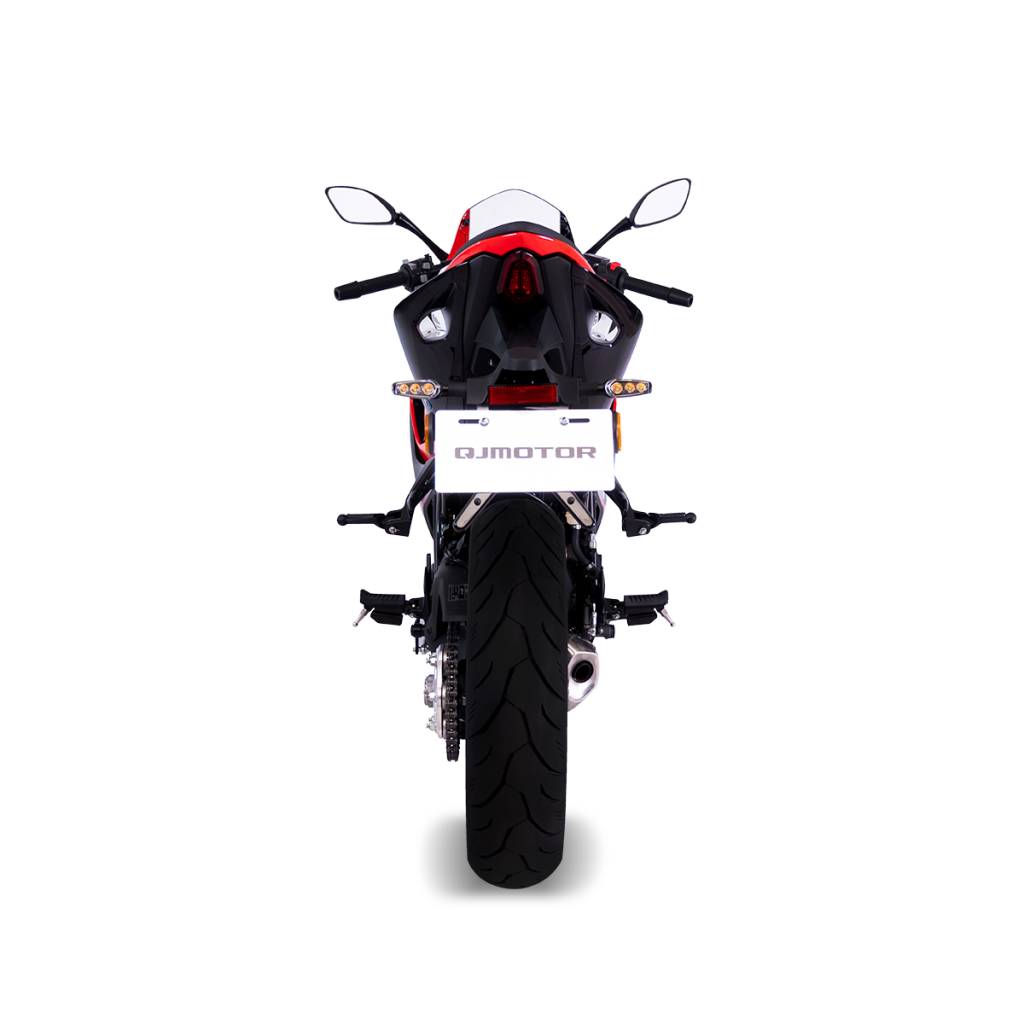 QJMOTOR 8. Trasero