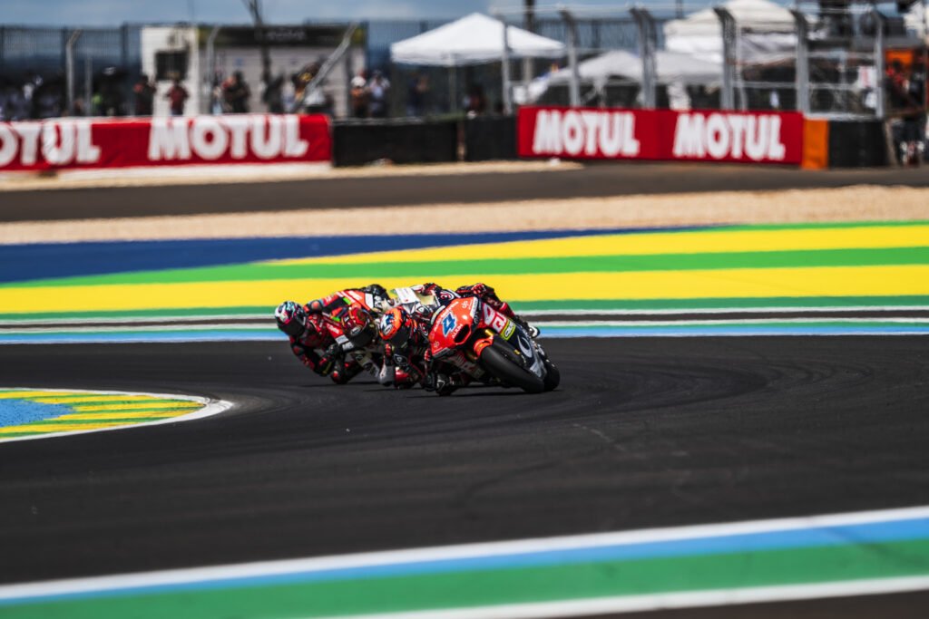 QJMOTOR El QJMOTOR Factory Racing Team 2026 debuta en Portimao
