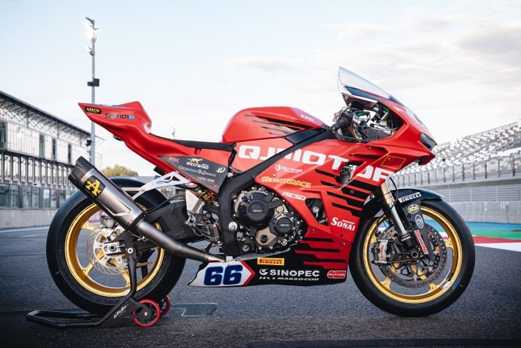 QJMOTOR QJMOTOR presenta la nueva SRK 800 R y RS